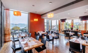 Restaurant Sedartis in Thalwil, Innenraum mit schöner Aussicht auf den Zürichsee
